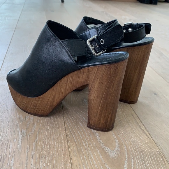 Wooden heel platform sandals | L’intervalle - Picture 3 of 3